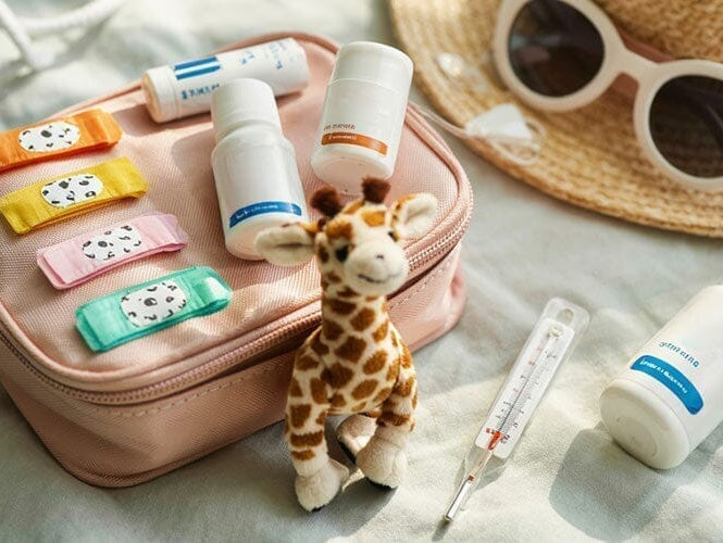 Die perfekte Reiseapotheke für deinen Mini-Me