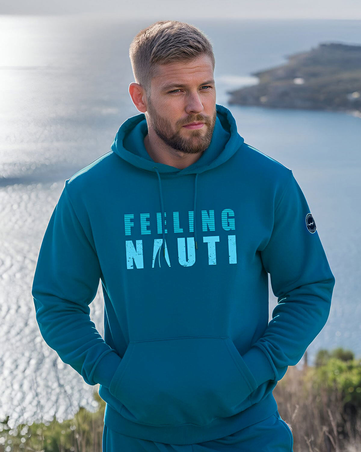 Herren Bio Hoodie mit " feelining nauti" Design, perfekt für einen maritimen Freizeit-Look | EMSTSU177 wellenwind.de | blue