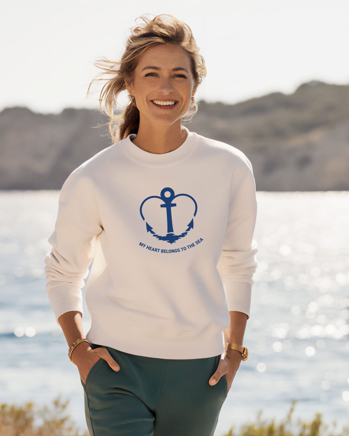 Weicher Bio-Damen Pullover für Segler mit dem Aufdruck my heart belongs to the sea | wellenwind.de EM_STSU178 white