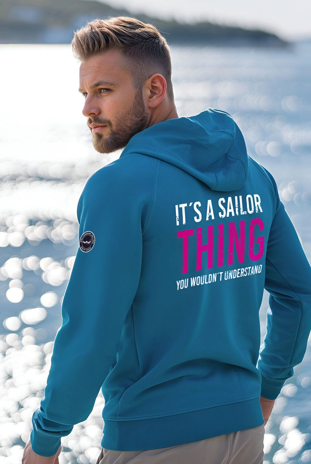 Herren Bio Hoodie mit "it´s a sailor thing" Design, perfekt für einen maritimen Freizeit-Look | EMSTSU177 wellenwind.de | blue