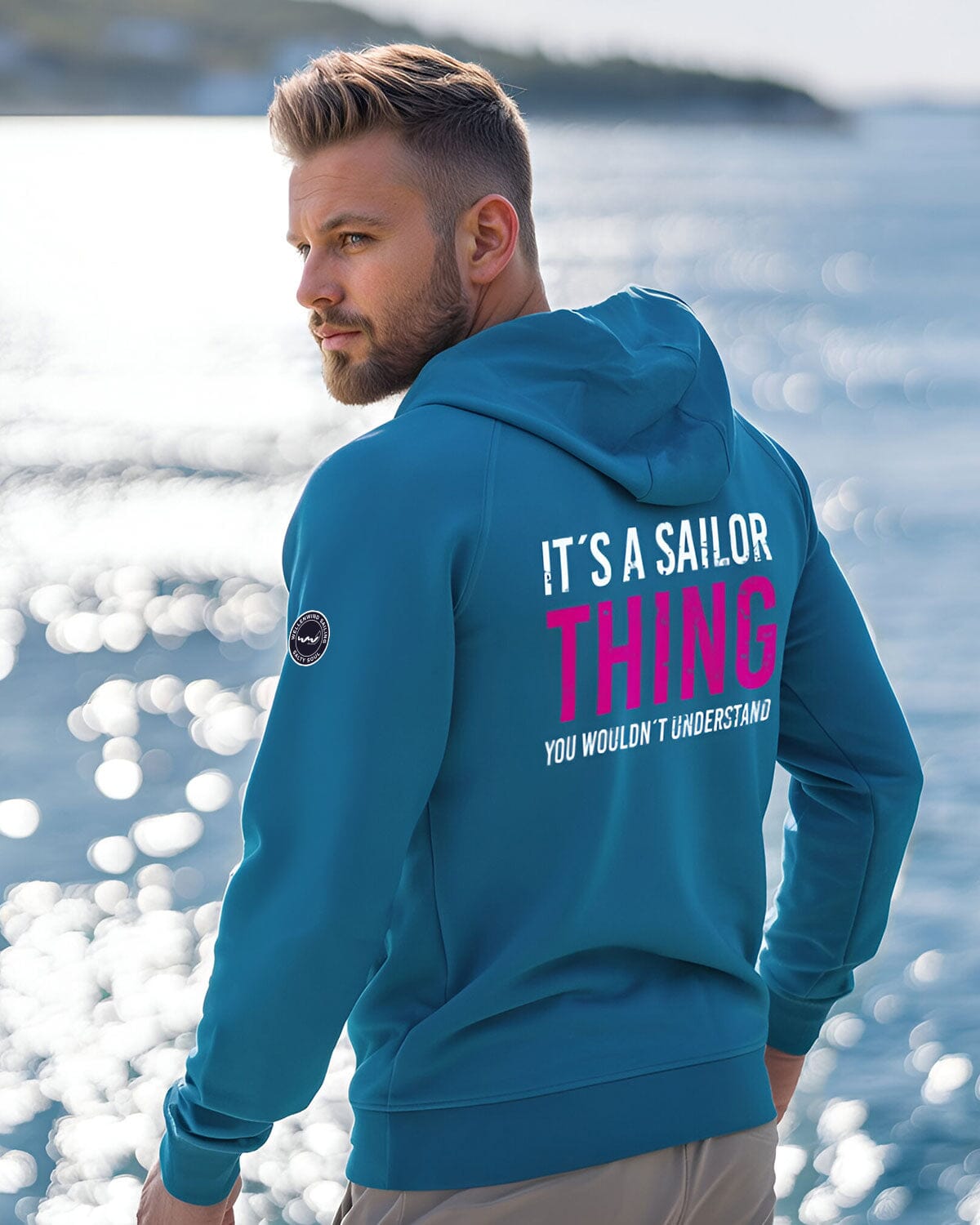 Herren Bio Hoodie mit "it´s a sailor thing" Design, perfekt für einen maritimen Freizeit-Look | EMSTSU177 wellenwind.de | blue
