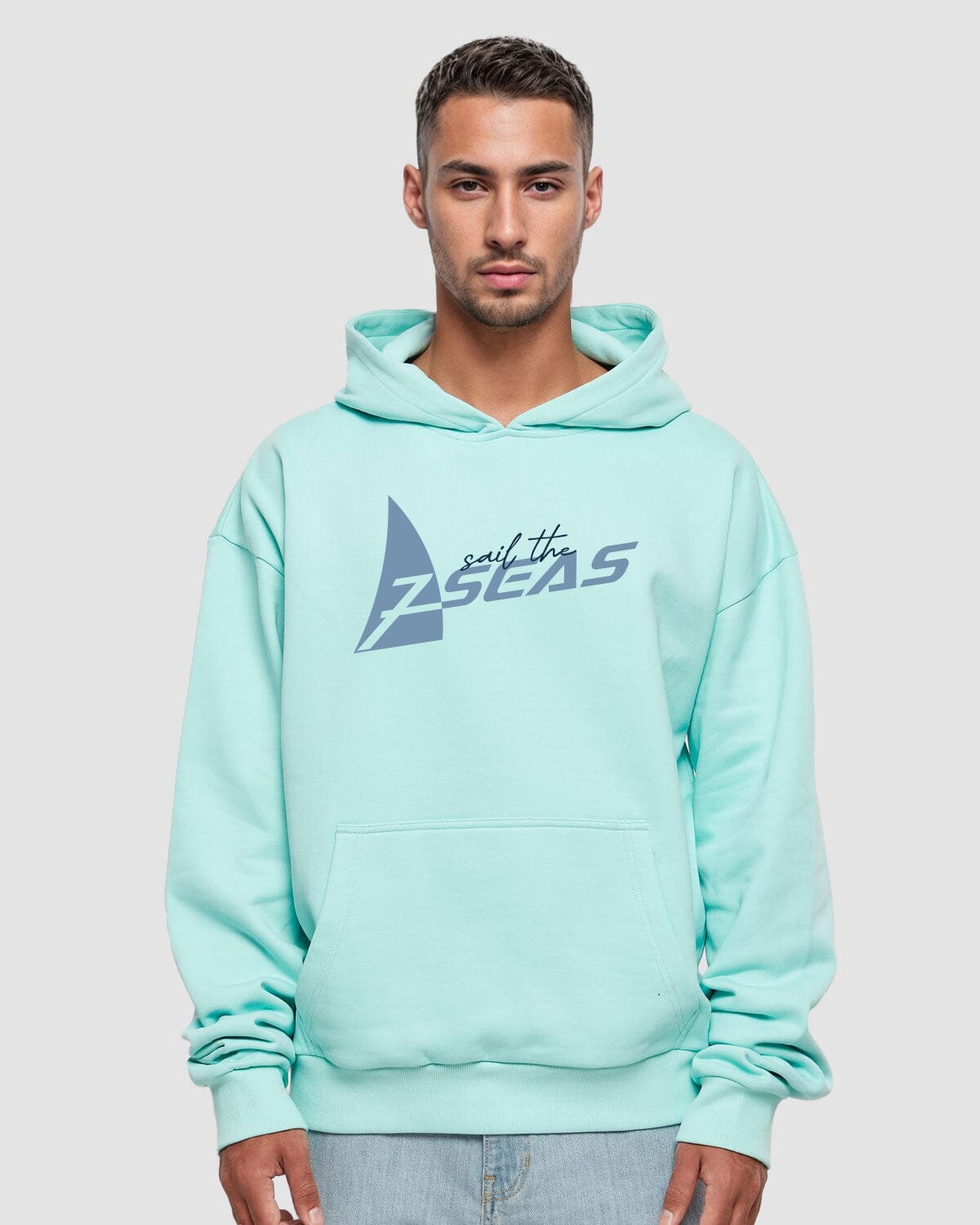 Herren Style Hoodie mit 7 seas Design, perfekt für einen maritimen Freizeit-Look | wellenwind.de | bright turquoise