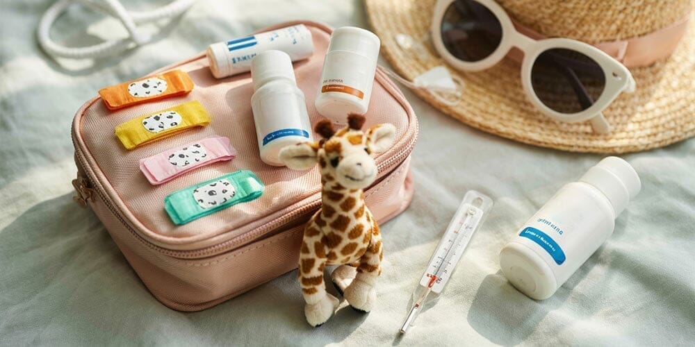 Die perfekte Reiseapotheke für deinen Mini-Me
